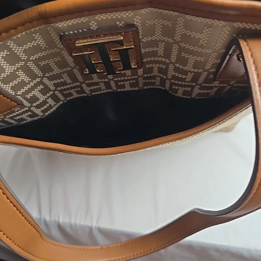 Tommy Hilfiger Tote Signature TH Brown Shopping Handbag W/Pouch MSRP $108.00 - Picture 11 of 11